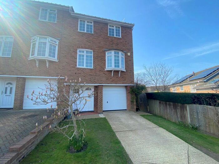 4 Bedroom Semi-Detached House To Rent In Frankfield Rise, Tunbridge Wells, TN2