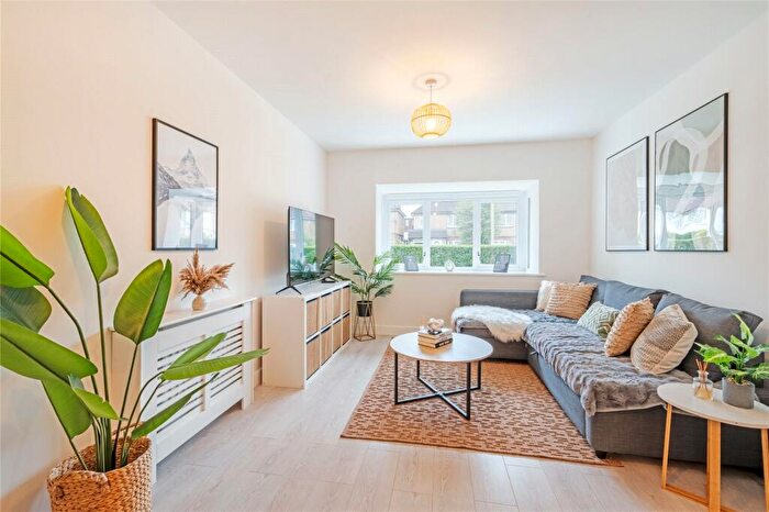 3 Bedroom Semi-Detached House To Rent In Claremont Road, Cricklewood, NW2