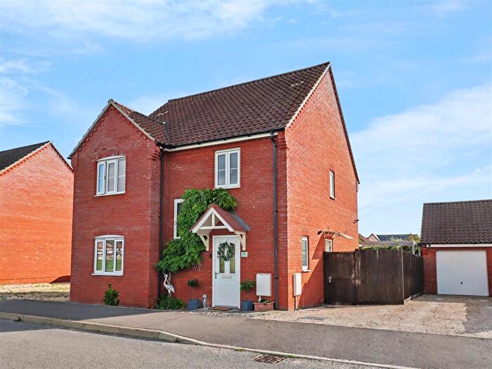 3 Bedroom Detached House For Sale In Woodgate Way, Aylsham, Norwich, NR11