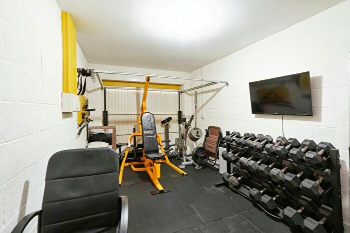 3 Bedroom Terraced House For Sale In Horsforde View, Leeds, LS13