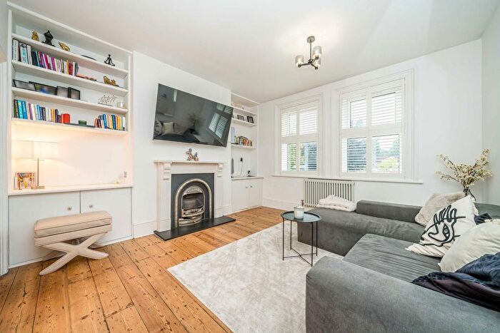 3 Bedroom Flat To Rent In Heathfield Square, Earlsfield, SW18