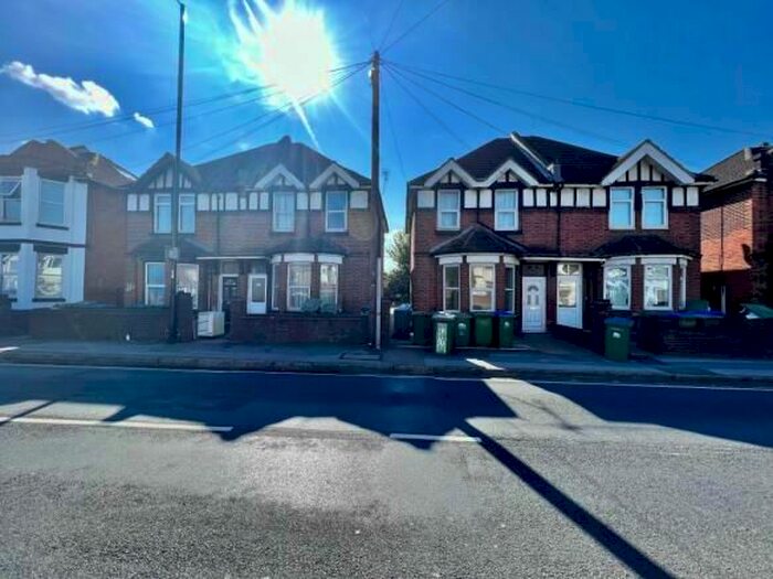 1 Bedroom Flat To Rent In Bitterne Road West, Southampton, SO18