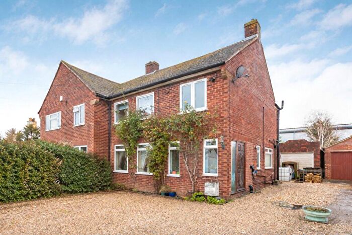 3 Bedroom Semi-Detached House For Sale In Oxford Road, Kidlington, OX5