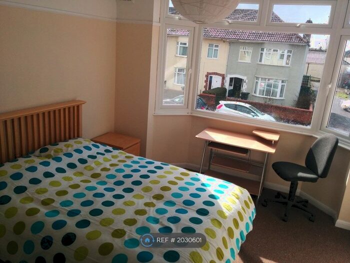 4 Bedroom Terraced House To Rent In Kingsholm Road, Bristol, BS10