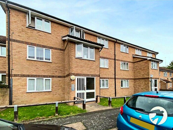 1 Bedroom Flat To Rent In Fort Pitt Street, Chatham, Kent, ME4
