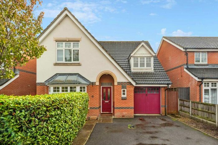 4 Bedroom Detached House To Rent In Woodall Close, Chessington, KT9