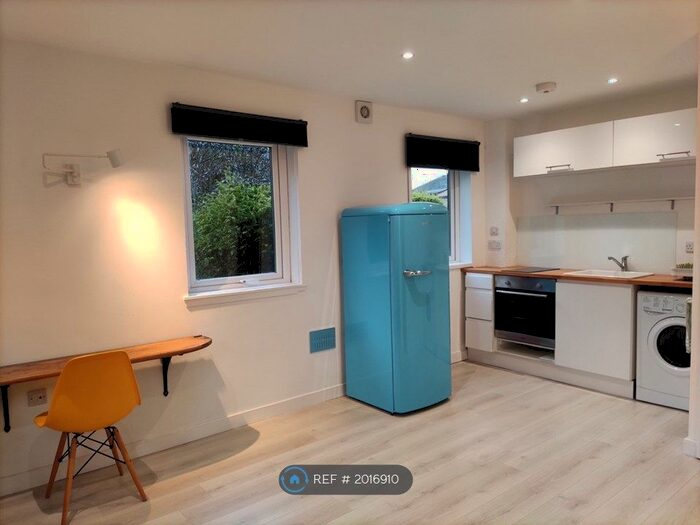 1 Bedroom Flat To Rent In Buckstone Circle, Edinburgh, EH10