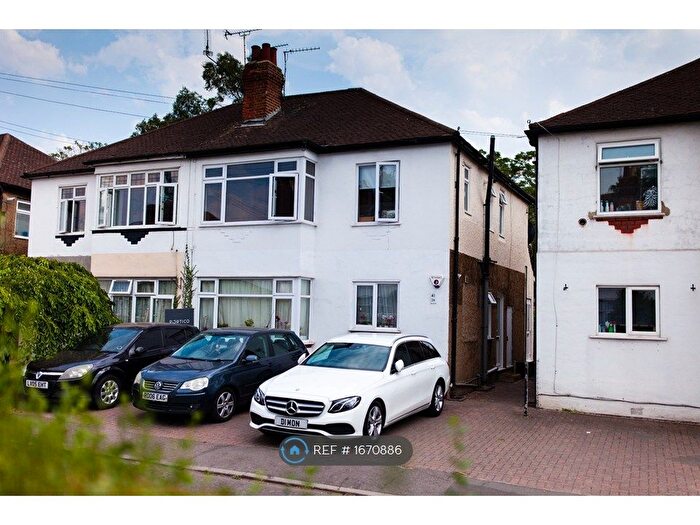 2 Bedroom Flat To Rent In Chalford Walk, Woodford Green, IG8