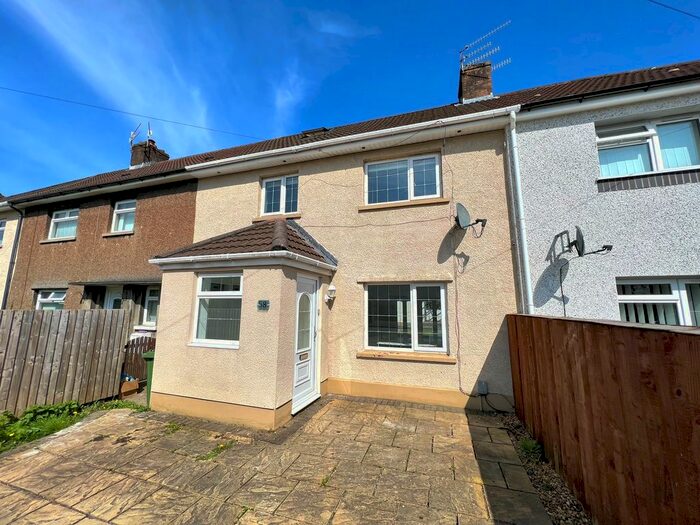 4 Bedroom Property To Rent In Hawthorn Crescent, Pontypridd, CF37