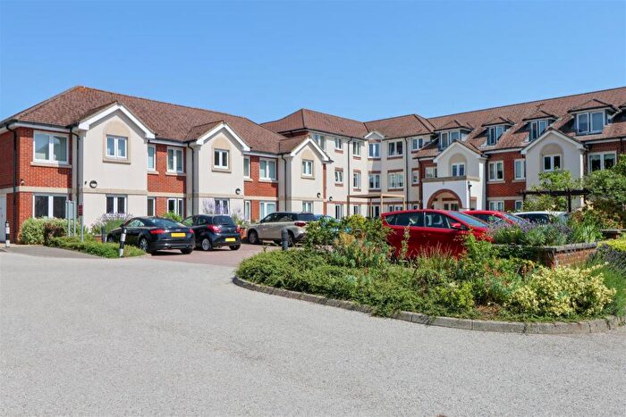 2 Bedroom Flat For Sale In Kings Road, Horsham, RH13