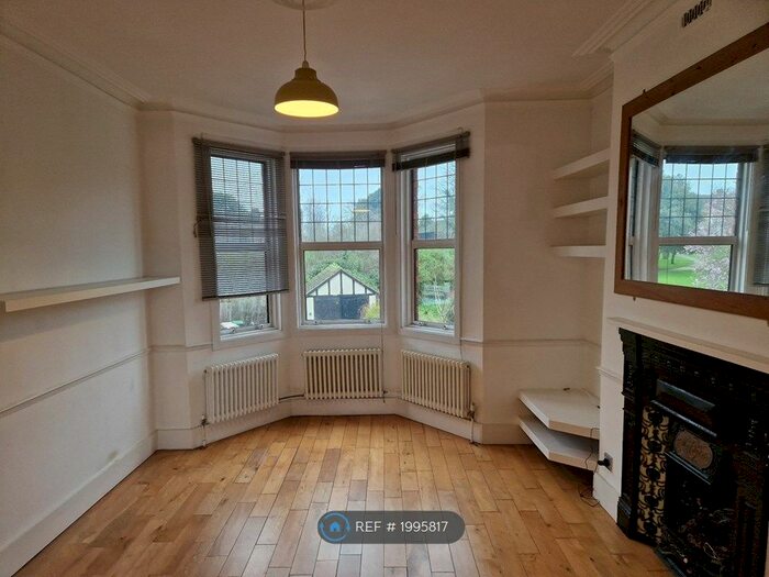 2 Bedroom Flat To Rent In Park Avenue, London, N22