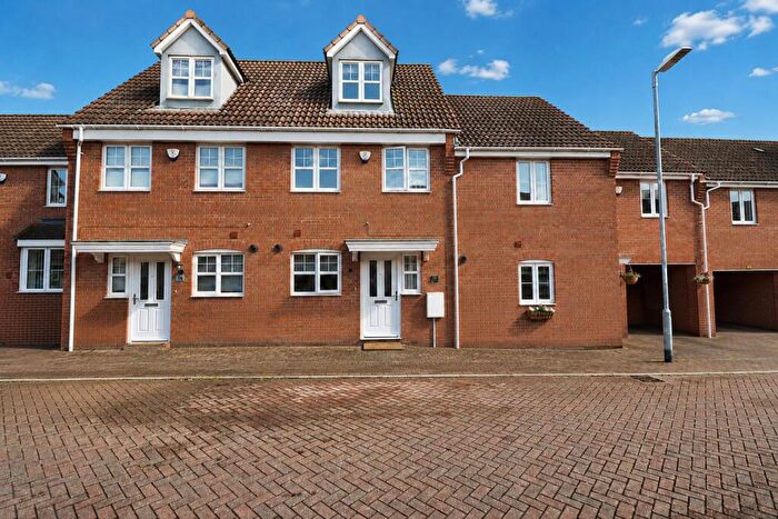 3 Bedroom Town House For Sale In Belfry Mews, Rushden, NN10