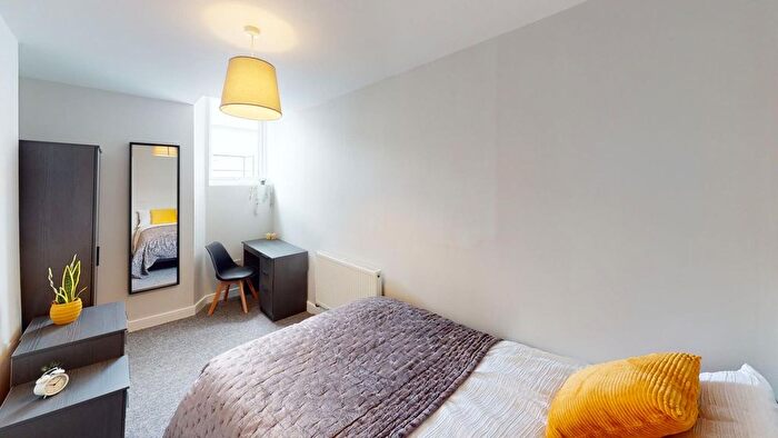 3 Bedroom Flat To Rent In Pitville Place, Bristol, BS6