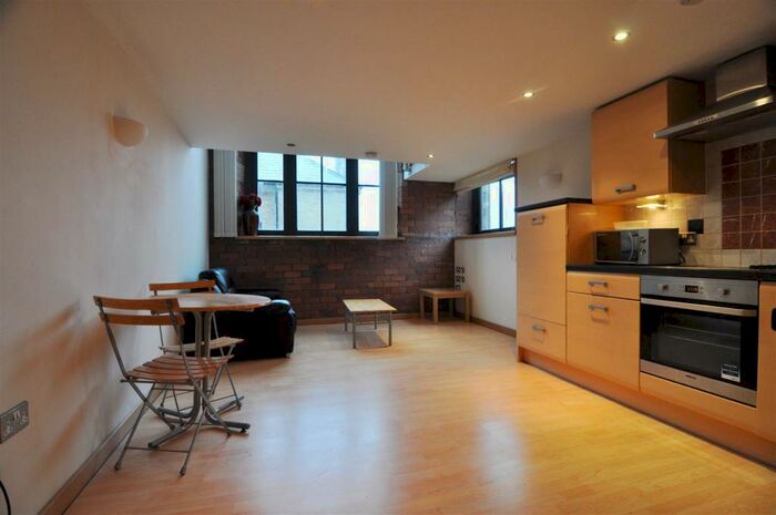 1 Bedroom Flat To Rent In Byron Halls, Bradford, BD3