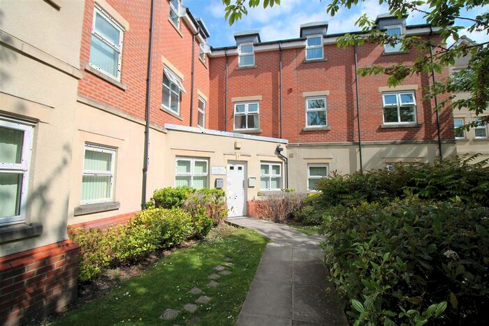 2 Bedroom Flat To Rent In New Belvedere Close, Stretford, Manchester, M32