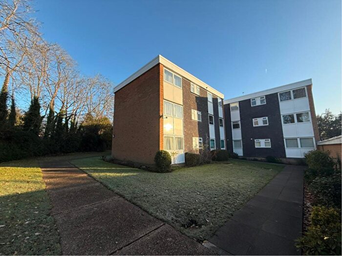 2 Bedroom Apartment To Rent In Slough, Berkshire, SL2