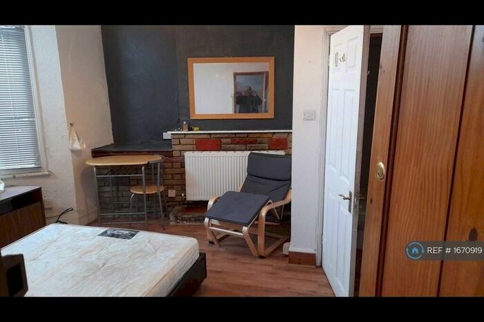 Studio To Rent In London, London, N22