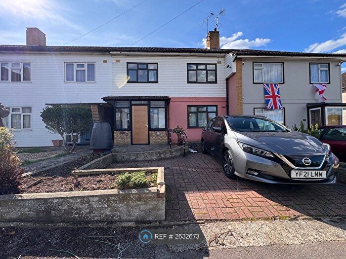 3 Bedroom Terraced House To Rent In Newbury Close, Romford, RM3