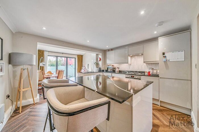 2 Bedroom Flat To Rent In Cranswick Road, South Bermondsey, SE16