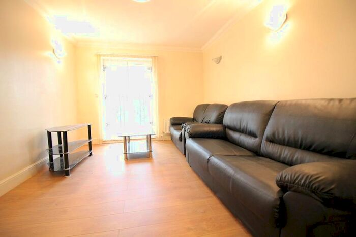 2 Bedroom Flat To Rent In Hatton Road, Bedfont, Feltham TW14