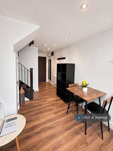 2 Bedroom Flat To Rent In Portland Street, Huddersfield, HD1