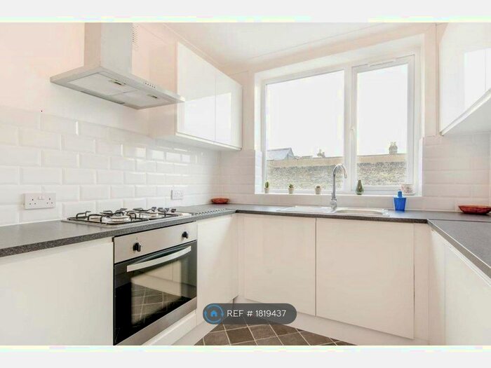 3 Bedroom Maisonette To Rent In Oyster Mews, London, E7