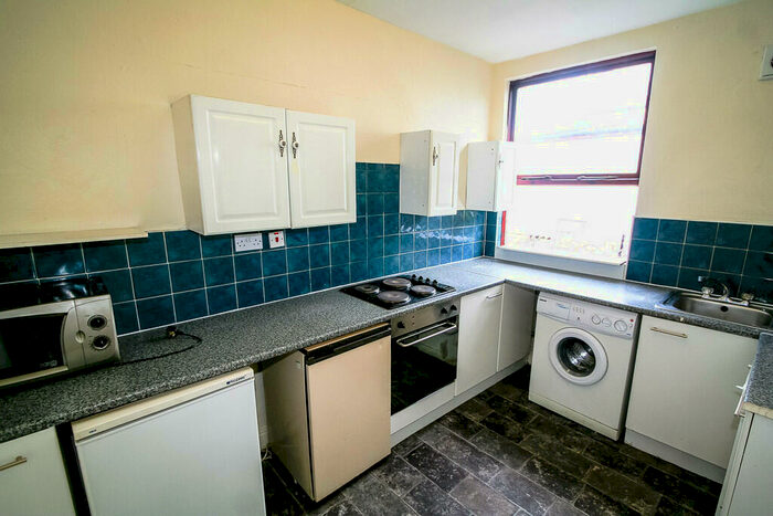 2 Bedroom House To Rent In Burley Road, Leeds, LS3