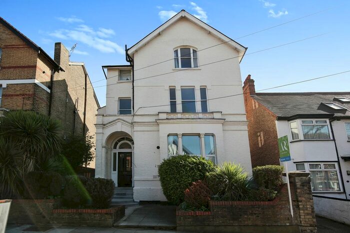 2 Bedroom Flat To Rent In Acacia Road, London, W3