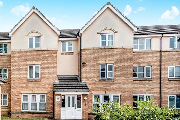 2 Bedroom Flat To Rent In Crowe Road, Bedford, Bedfordshire, MK40