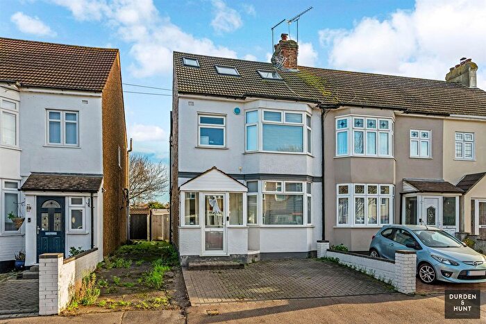 5 Bedroom End Of Terrace House For Sale In Rainsford Way, Hornchurch, RM12