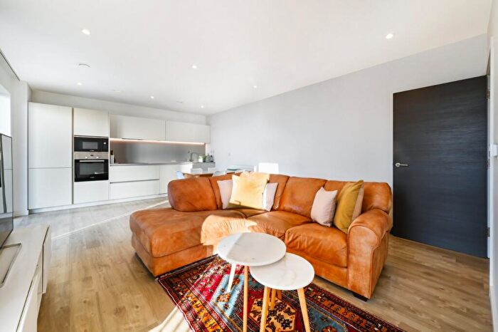 3 Bedroom Apartment For Sale In Purbeck Gardens, London, SE26