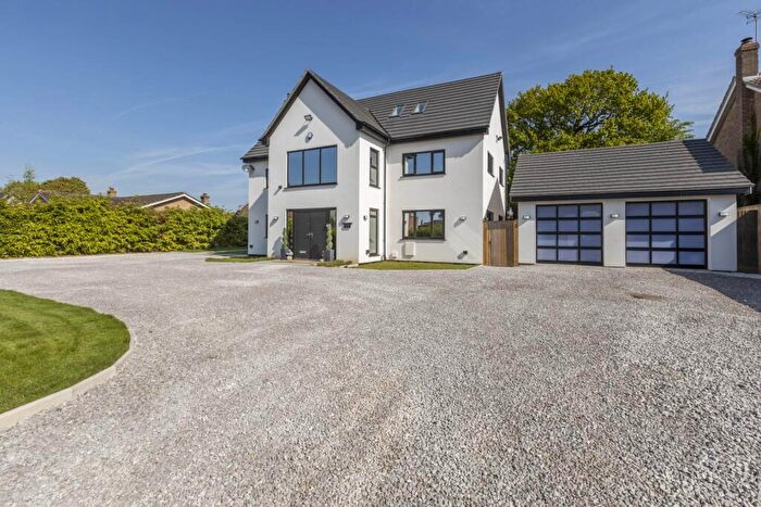 7 Bedroom Detached House For Sale In Garden Road, Blofield, NR13