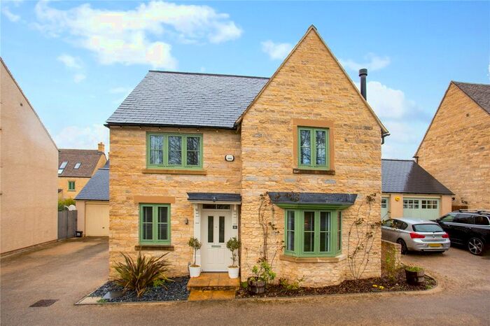 4 Bedroom Detached House For Sale In Clappen Close, Cirencester, GL7