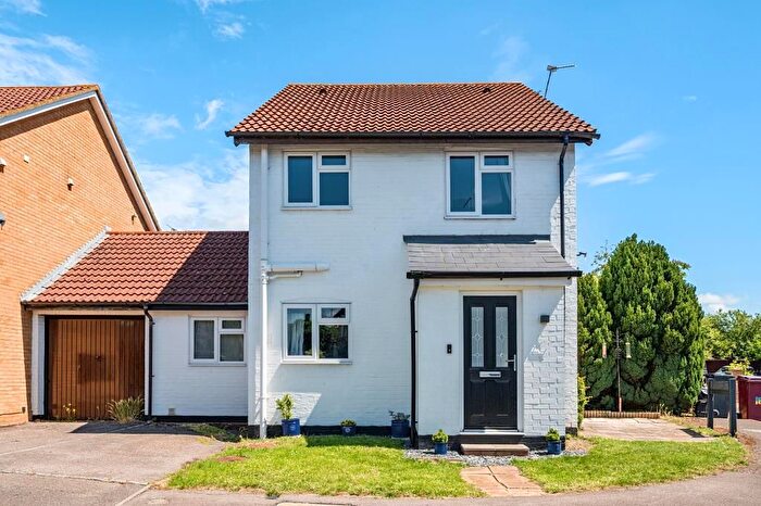 2 Bedroom Semi Detached House For Sale In Dovecote Road, South Reading, RG2
