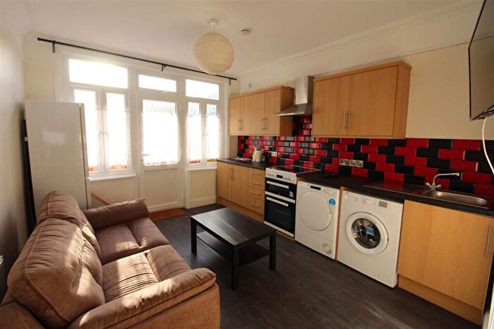 2 Bedroom Apartment To Rent In Devonshire Road, **Student Apartment** Student Apartment **, Southampton, SO15