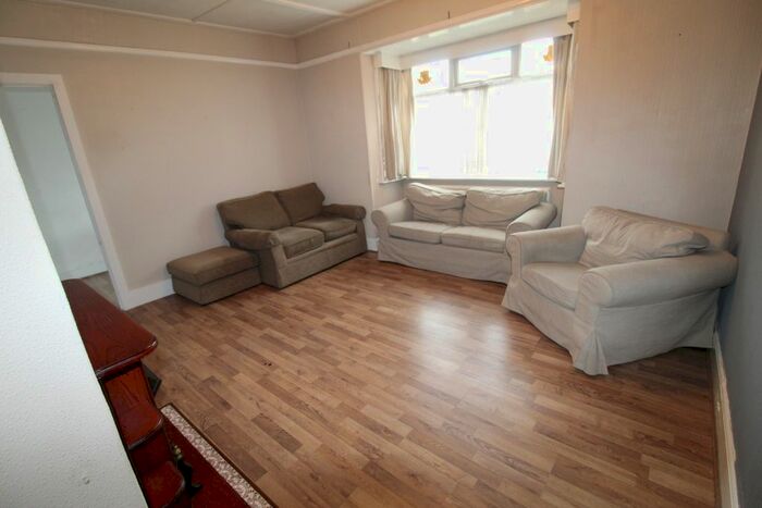 2 Bedroom Bungalow To Rent In Millet Road, Greenford, UB6