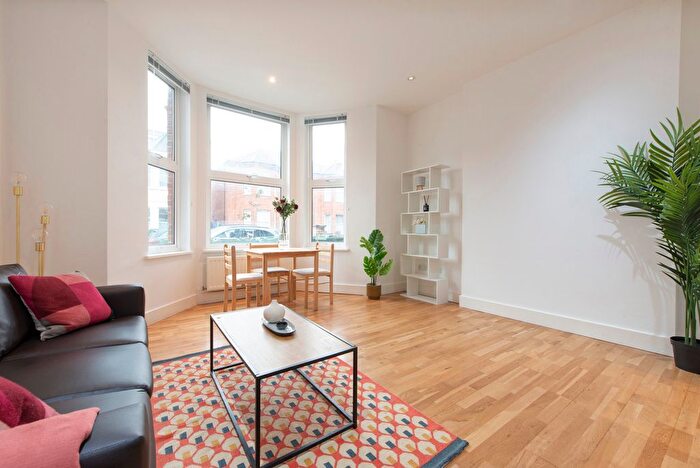 1 Bedroom Flat To Rent In Skardu Road, Cricklewood, London, NW2