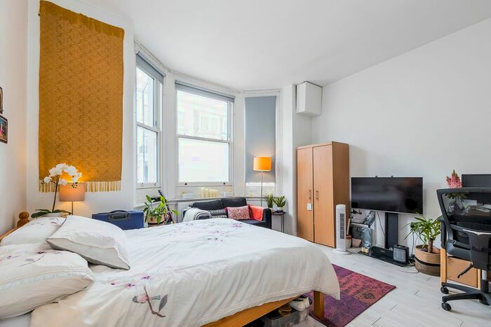 Studio To Rent In - Warwick Road, London, SW5