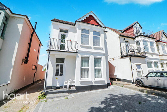 1 Bedroom Flat For Sale In Grosvenor Road, Westcliff-On-Sea, SS0