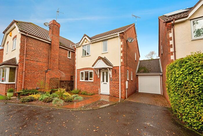 3 Bedroom Link Detached House For Sale In Hever Avenue, Worcester, WR4