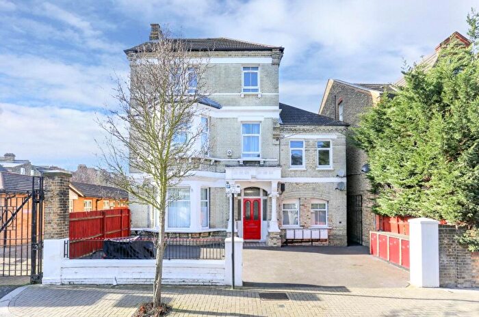 2 Bedroom Flat To Rent In Ouseley Road, SW12