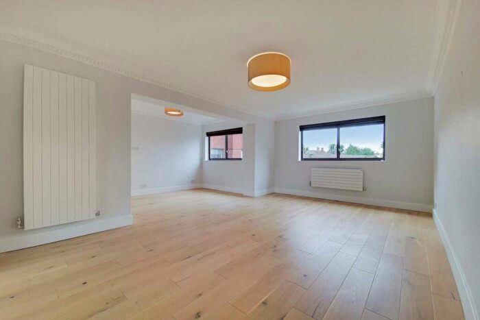 2 Bedroom Apartment To Rent In Spencer Close, Finchley, N3