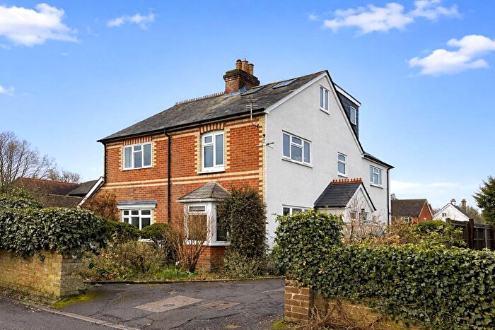 3 Bedroom Semi Detached House For Sale In Broadwell Road, Wrecclesham, Farnham, Surrey, GU10