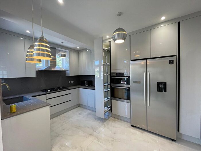 5 Bedroom End Of Terrace House To Rent In Cranbourne Gardens, Ilford, IG6