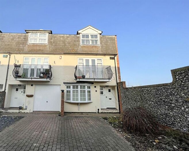3 Bedroom Town House To Rent In Commercial Road, Eastbourne, BN21