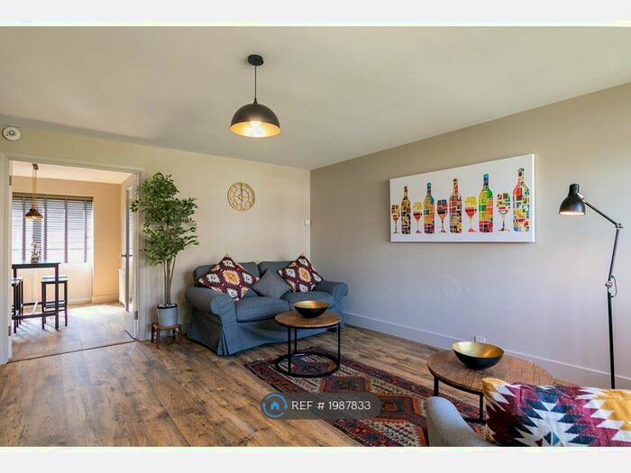 3 Bedroom Semi-Detached House To Rent In Roundhead Drive, Thame, OX9