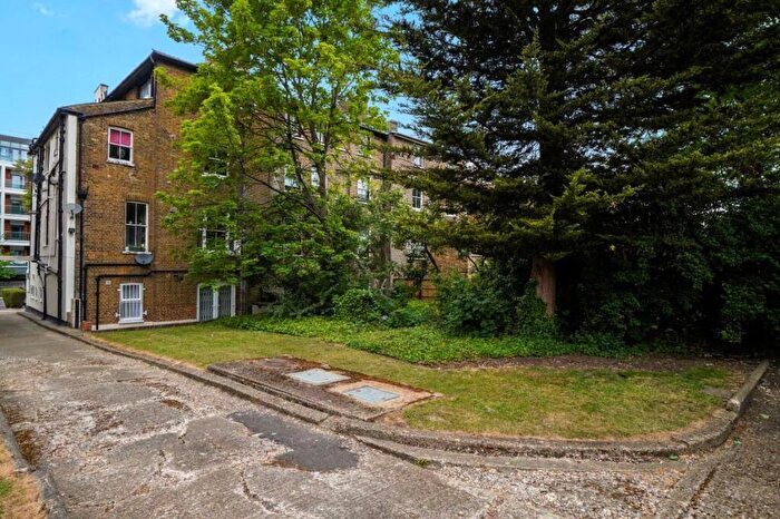 1 Bedroom Apartment For Sale In Camden Road, London, N7