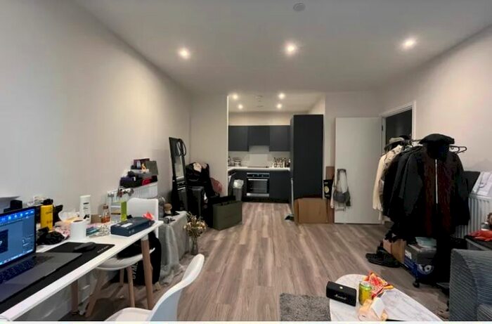 1 Bedroom Flat To Rent In Forest Road, London, E17