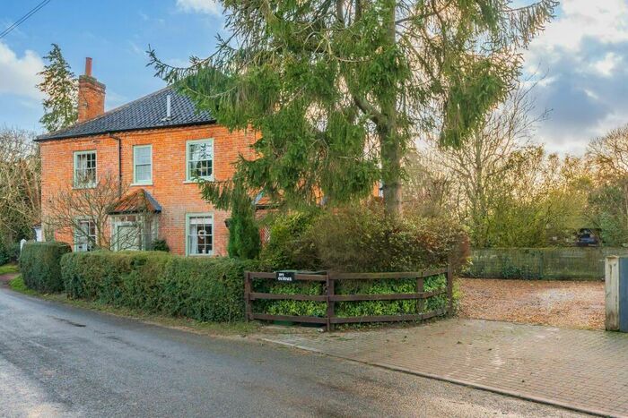 3 Bedroom Semi-Detached House For Sale In Little Dunham, King's Lynn, PE32