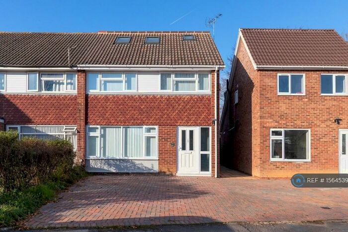 4 Bedroom Semi-Detached House To Rent In Carisbrooke Close, Maidenhead, SL6